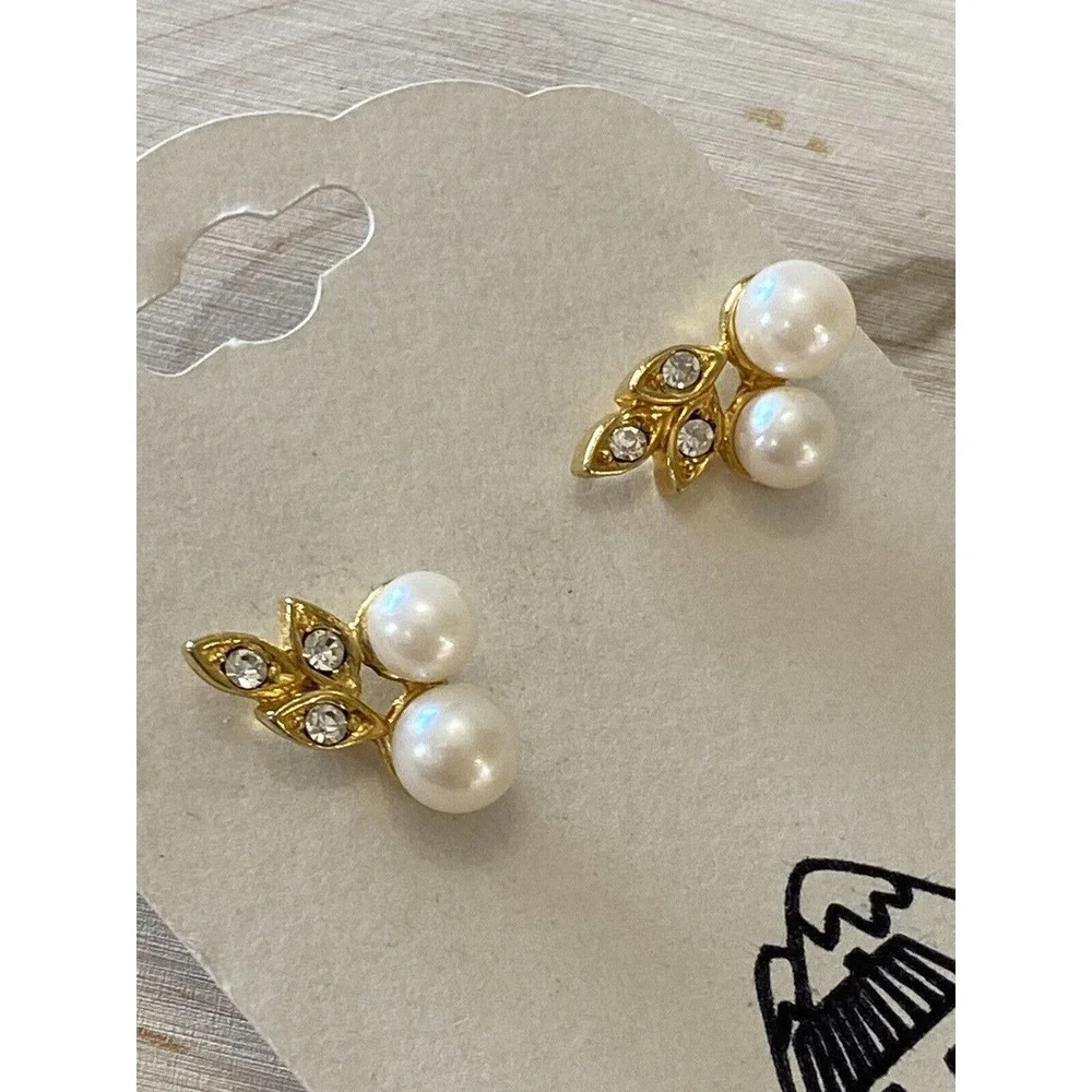 Vintage Stud Pierced Earrings Gold tone Floral 2 Pearl And Rhinestones Design - Picture 5 of 5